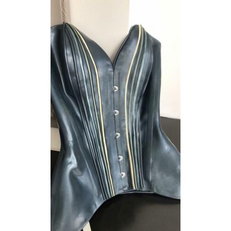 Latex corset van Brigitte More