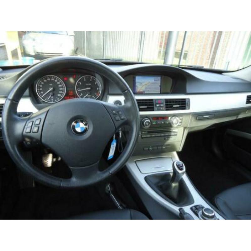 BMW 3 Serie 318i Line Style * Leer * Navi * Airco * Nw Model