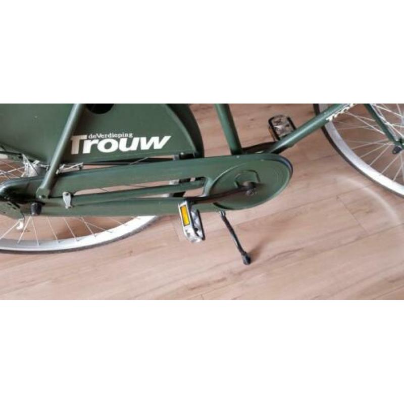 Mannen fiets bijna nieuw met bagedrager .