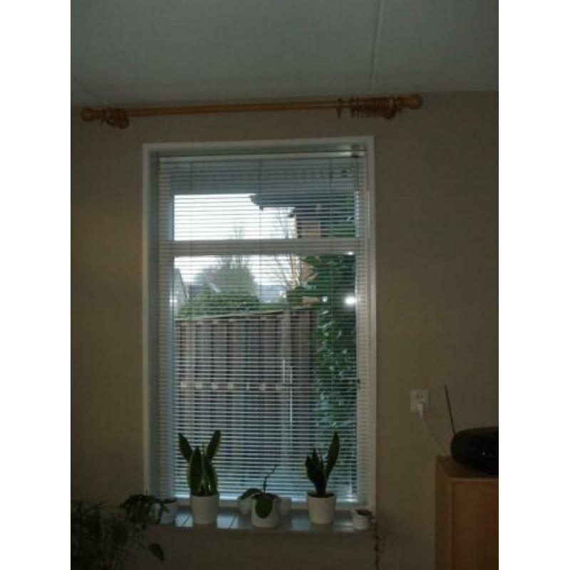 Te koop houten roedes.(z.g.a.n.).