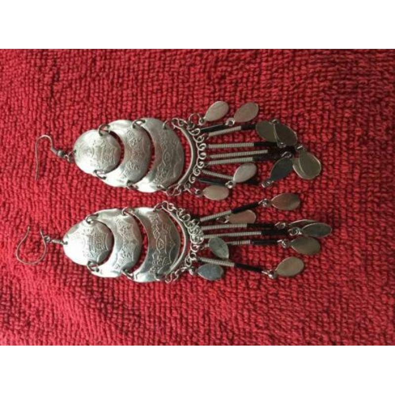 Veel oorbellen oorhangers oorknopjes 0,50 euro per setje