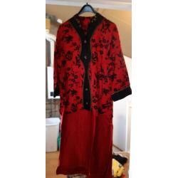 Aziatische jurk / china / carnaval / incl 2 pruiken : 1 foam