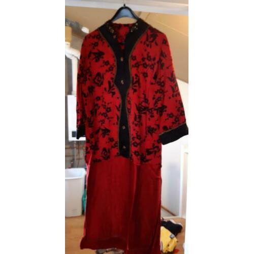 Aziatische jurk / china / carnaval / incl 2 pruiken : 1 foam