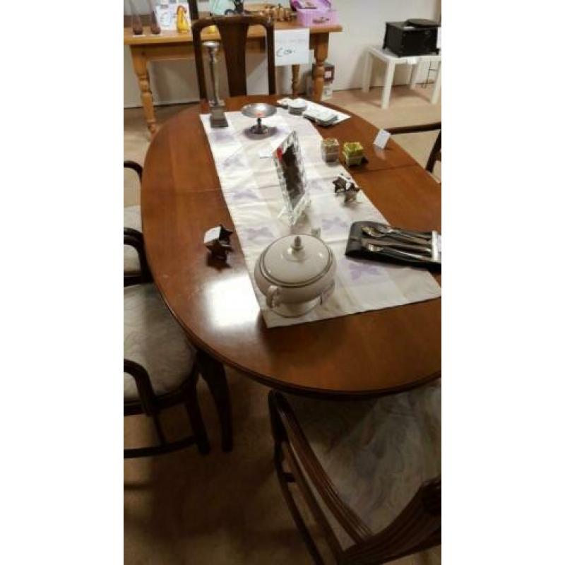 Tafel met 6 stoelen uitschuifbaar