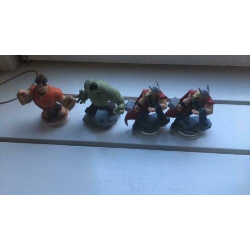 Disney infinity figuren en 2 games