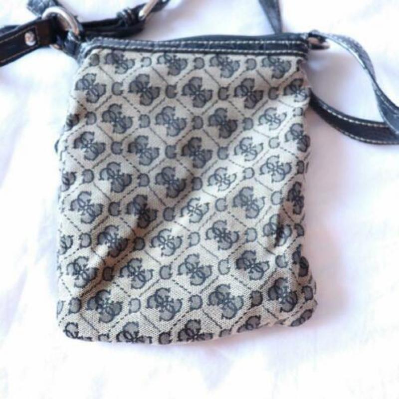 Guess tas