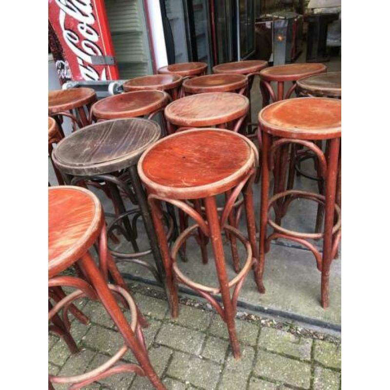 17 Thonet Barkrukken