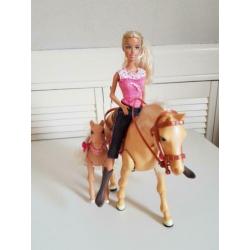 Barbie met paard en veulen
