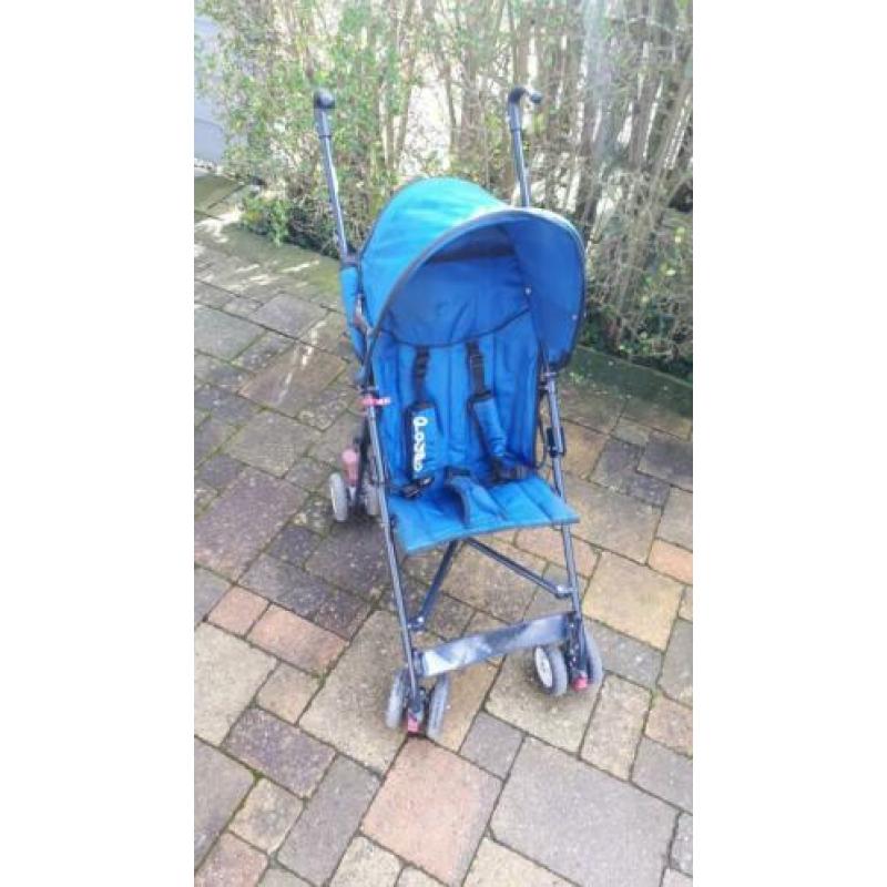 blauwe buggy compact inklapbaar in nette staat