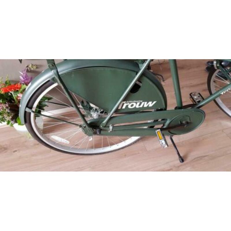 Mannen fiets bijna nieuw met bagedrager .