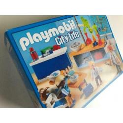 Nieuw in geopende doos: Playmobil set 9456 SCHEIKUNDELOKAAL