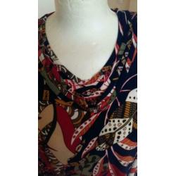 PRACHTIGE BLOUSE; kapot MODA ( S ) NIEUW.