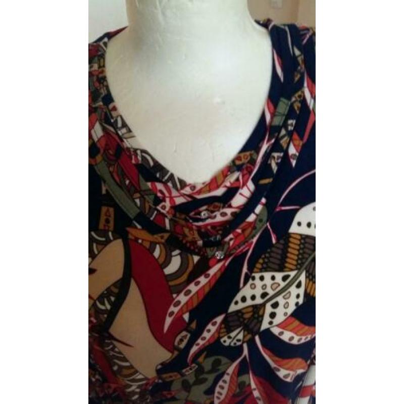 PRACHTIGE BLOUSE; kapot MODA ( S ) NIEUW.