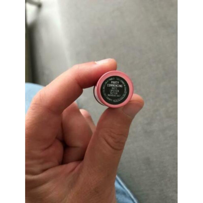 mac mini lippenstift, flat out fab, party commencing, little