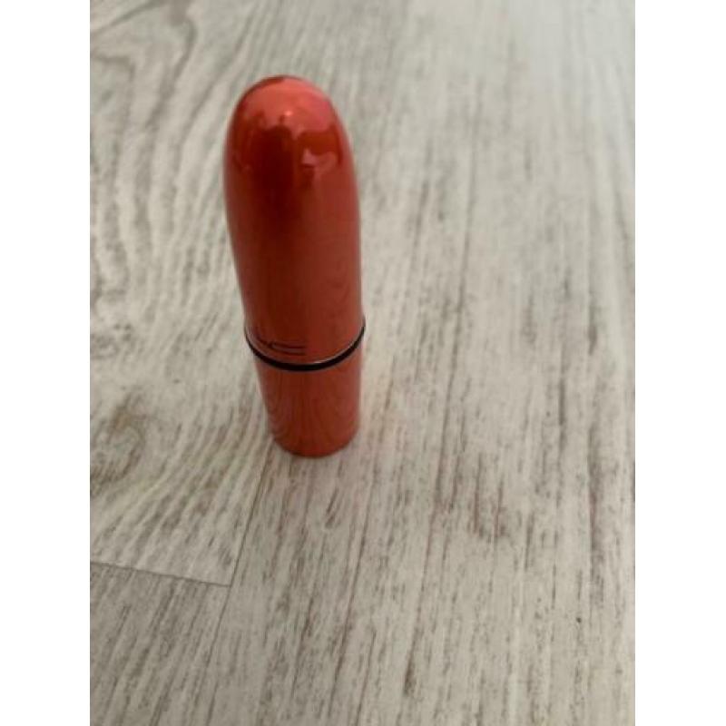 mac mini lippenstift, flat out fab, party commencing, little