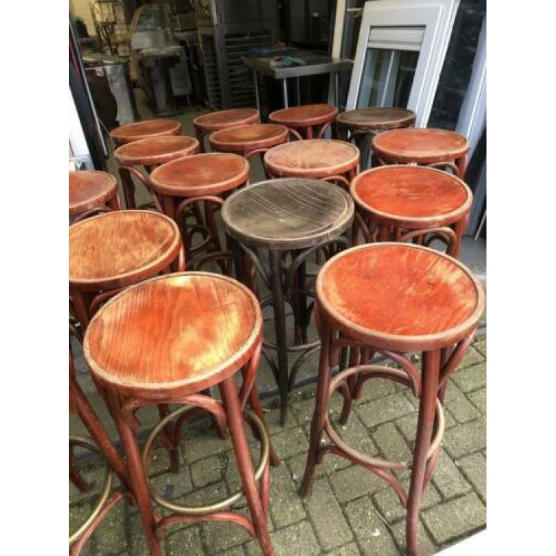 17 Thonet Barkrukken