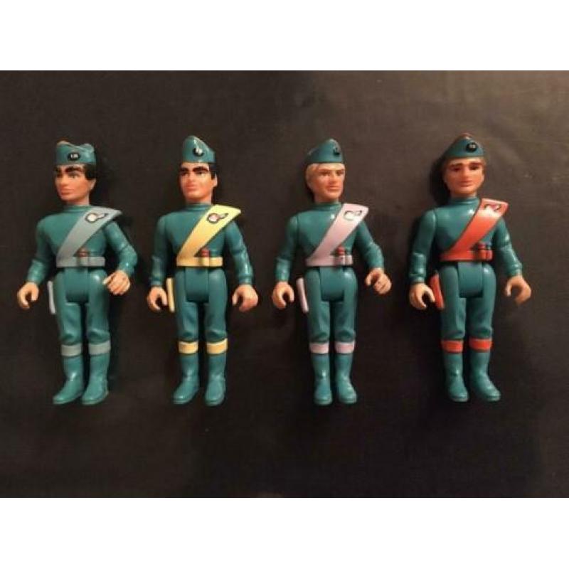 9 thunderbird poppetjes en twee raketten