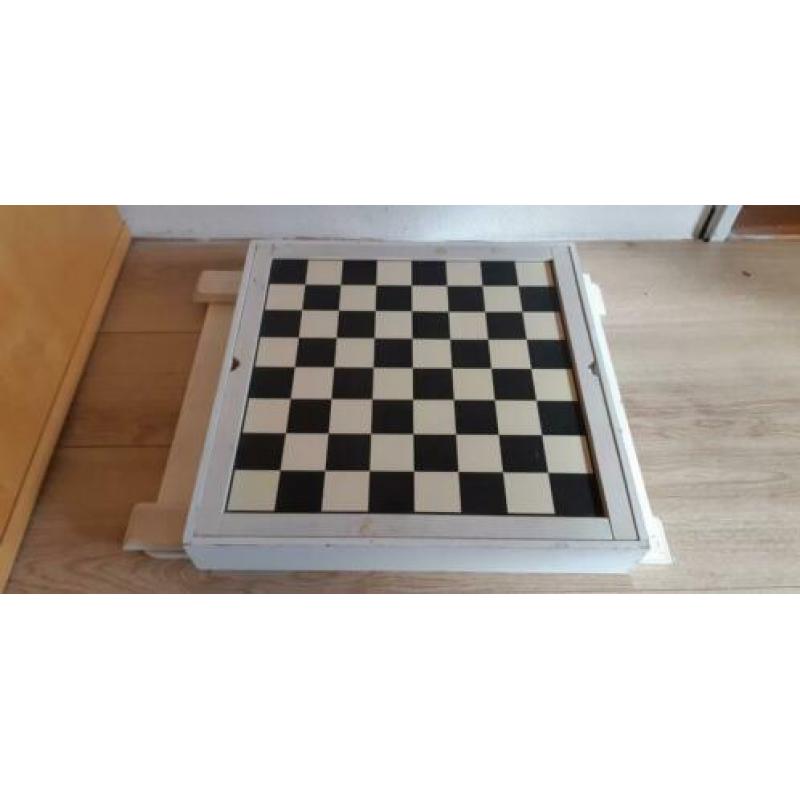 Houten (bijzet) tafeltje, spelen
