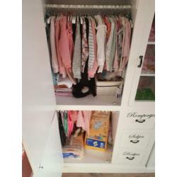 Kledingkast en commode