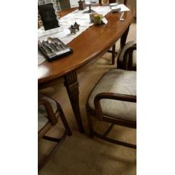 Tafel met 6 stoelen uitschuifbaar