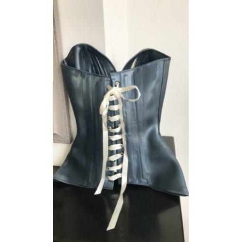 Latex corset van Brigitte More