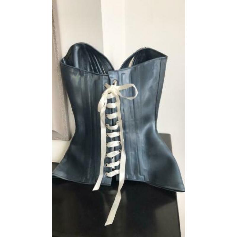 Latex corset van Brigitte More