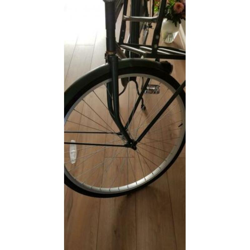 Mannen fiets bijna nieuw met bagedrager .