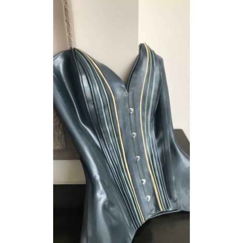 Latex corset van Brigitte More