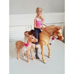 Barbie met paard en veulen