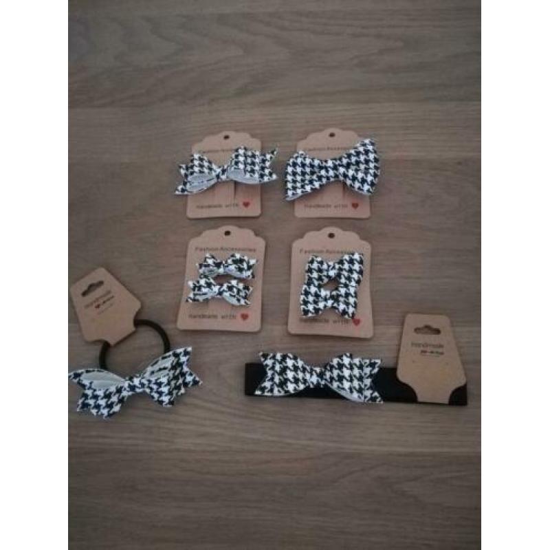 NIEUW Handmade Haarstrikje op clip, haarbandje of elastiek