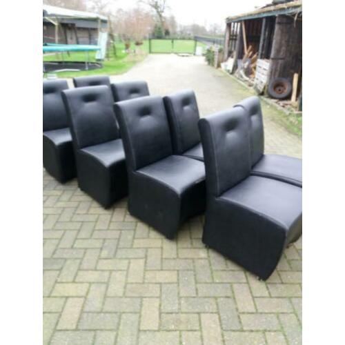 8 eetkamerstoelen zwart met wieltjes