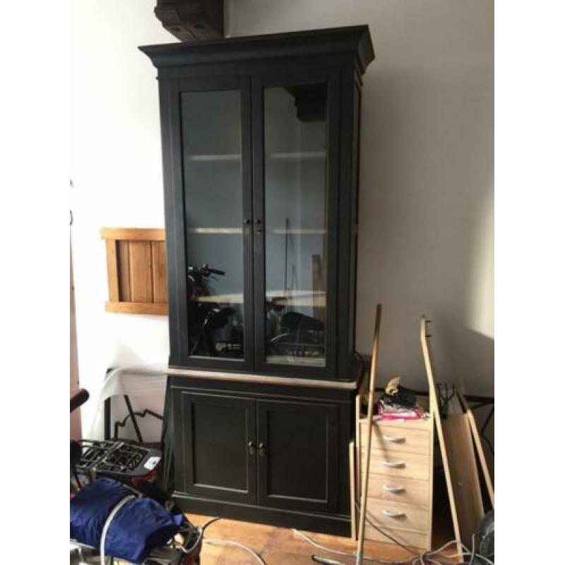 Eettafel 2.5 x 1.1 m gebrand eiken + vitrinekast