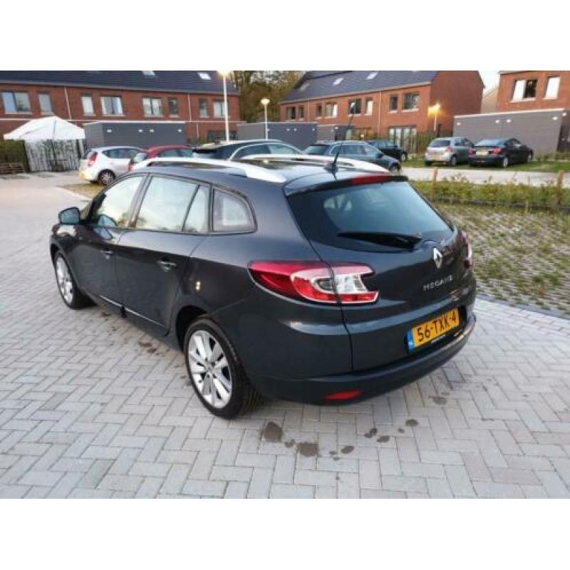 Renault Megane: Airco, cruise control, navigatie, LM velgen!