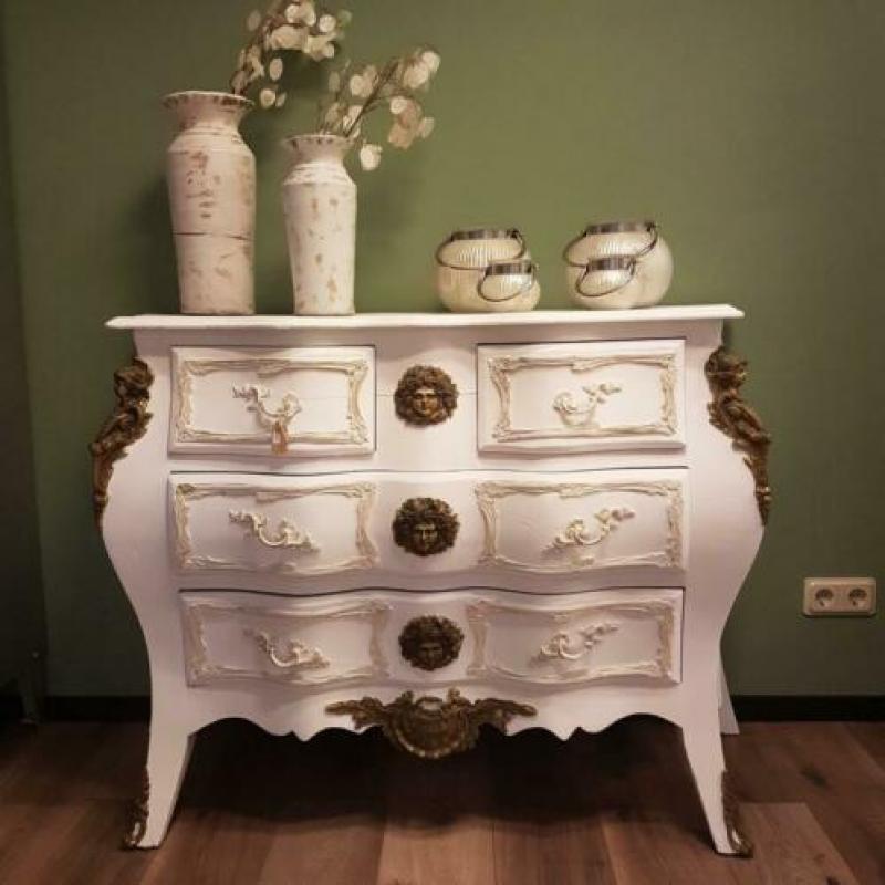 Brocante ladenkast, buikkast, dressoir.