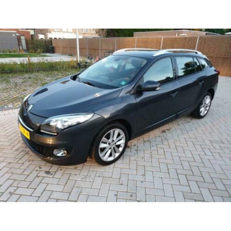 Renault Megane: Airco, cruise control, navigatie, LM velgen!