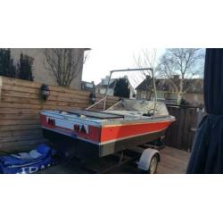 Boot met kanteltrailer