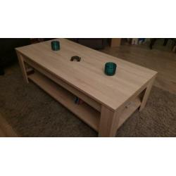 Complete inboedel (Kasten, tafel, bank en eethoek)