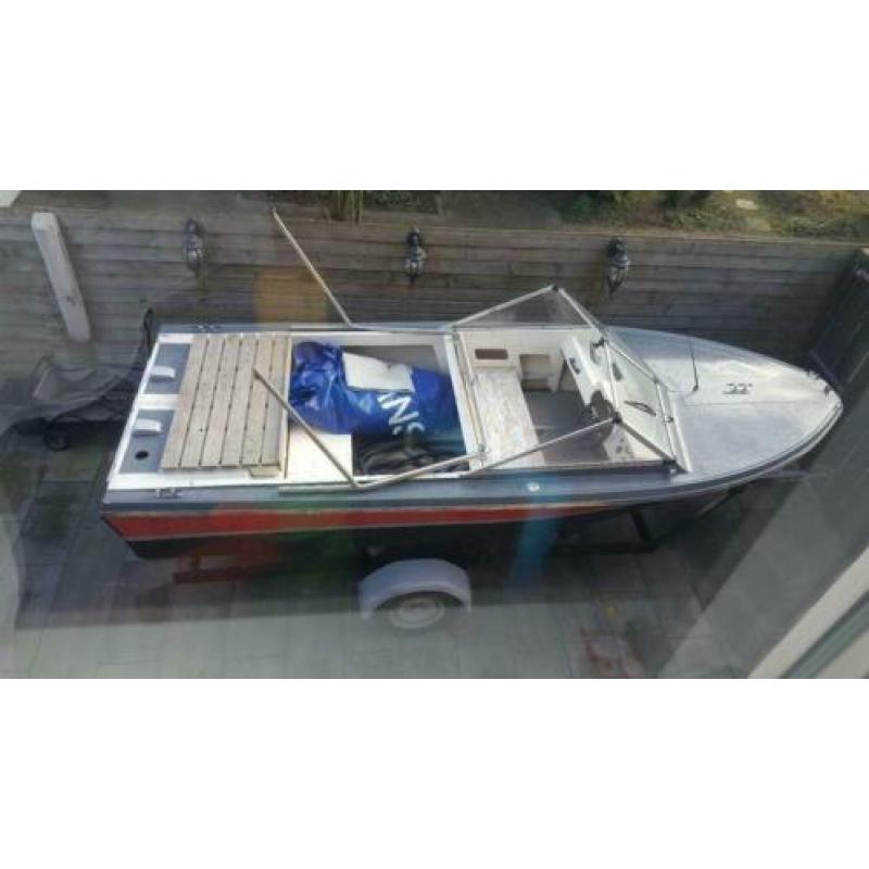 Boot met kanteltrailer