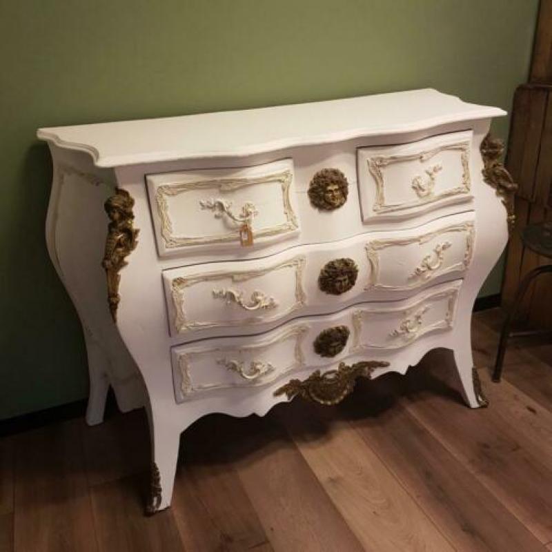 Brocante ladenkast, buikkast, dressoir.