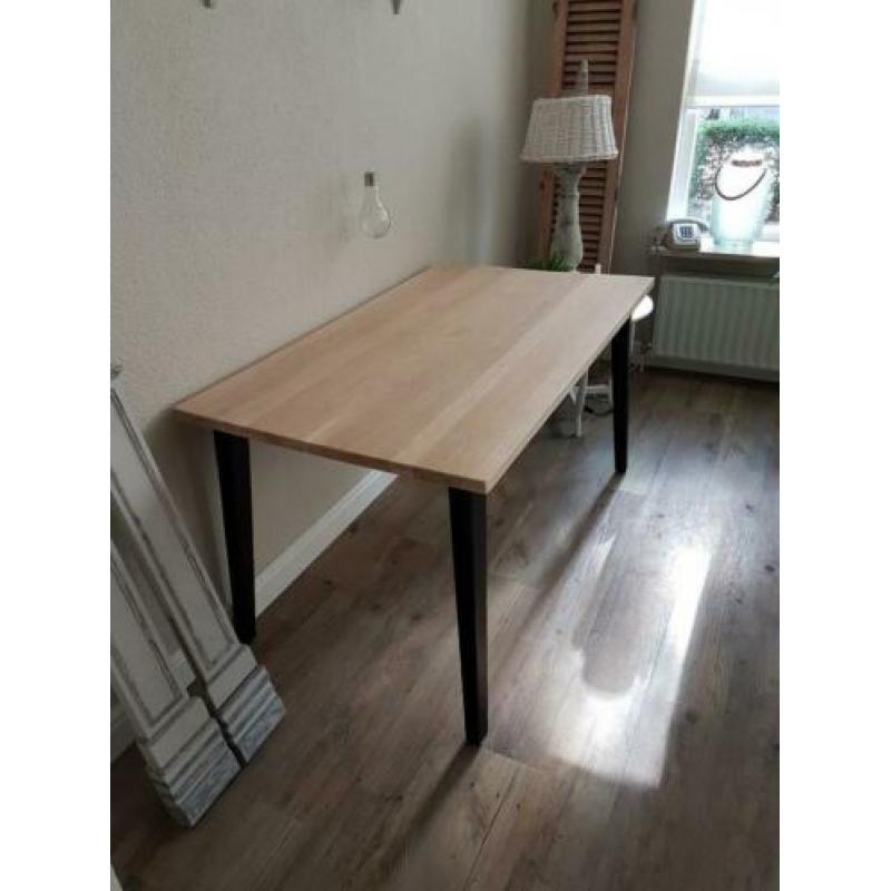 Mooie massief eiken eettafel met industriële poten