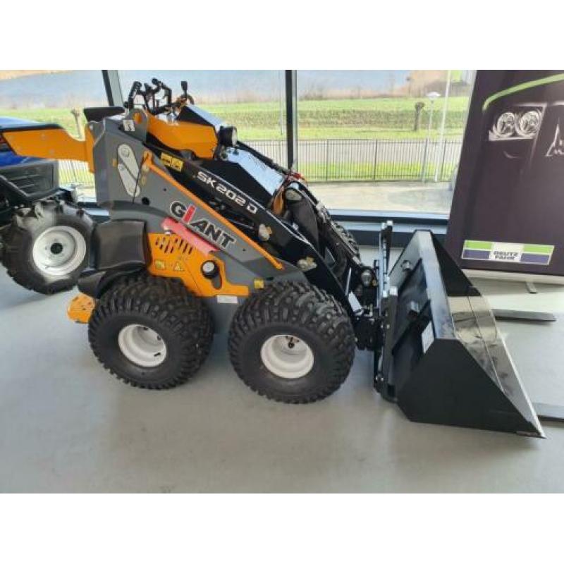 Giant SK202D skidsteer shovel