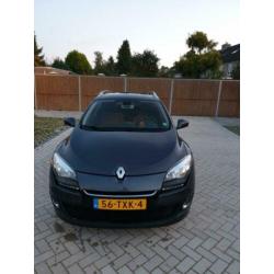 Renault Megane: Airco, cruise control, navigatie, LM velgen!