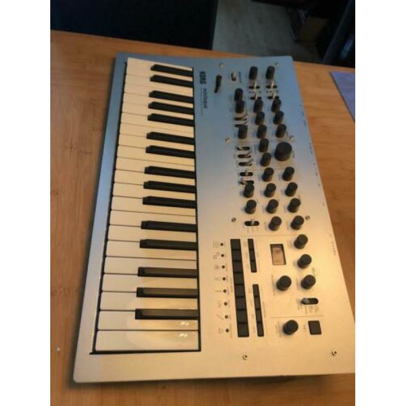 KORG Minilogue (analogue synthersizer) + originele adapter