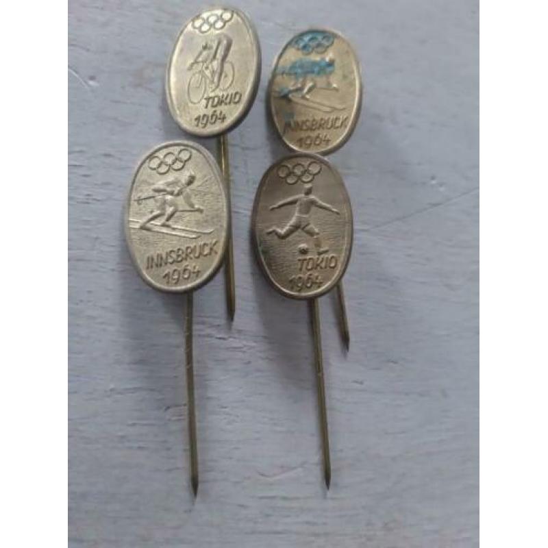 Unieke Verzameling Vintage Speldjes en Buttons.