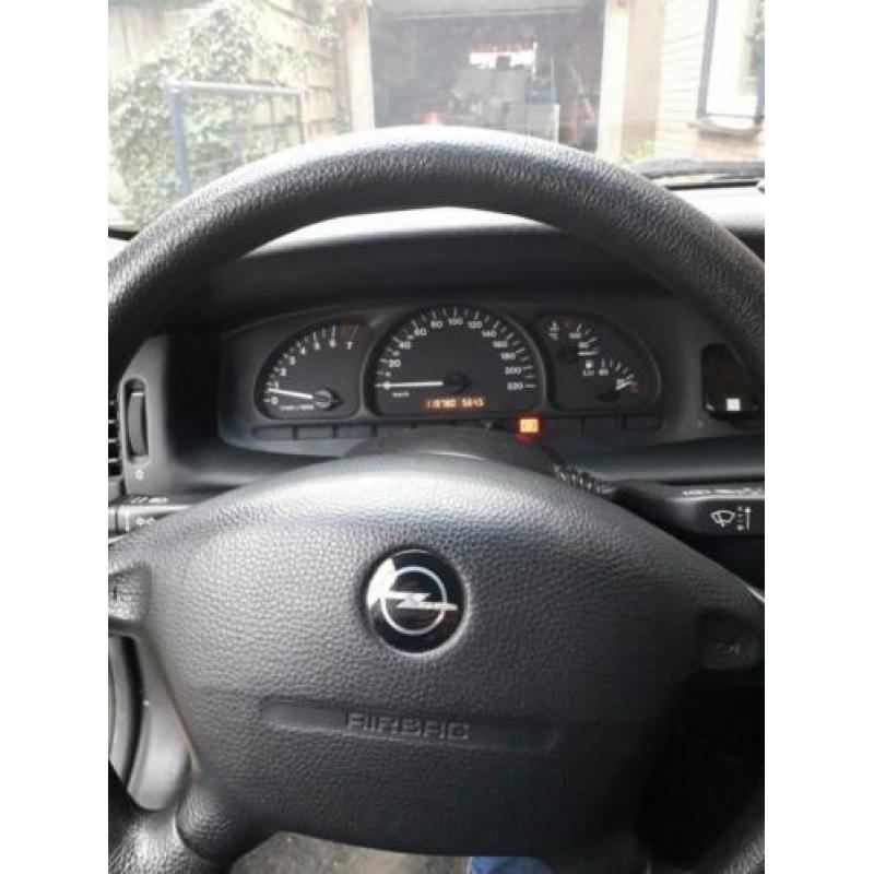 Mooie Vectra B station 1.6-16v