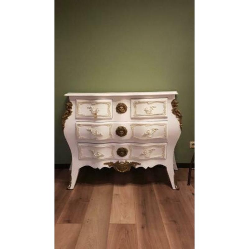 Brocante ladenkast, buikkast, dressoir.