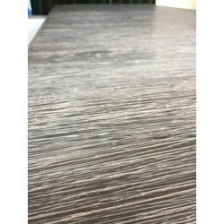 Eettafel 2.5 x 1.1 m gebrand eiken + vitrinekast