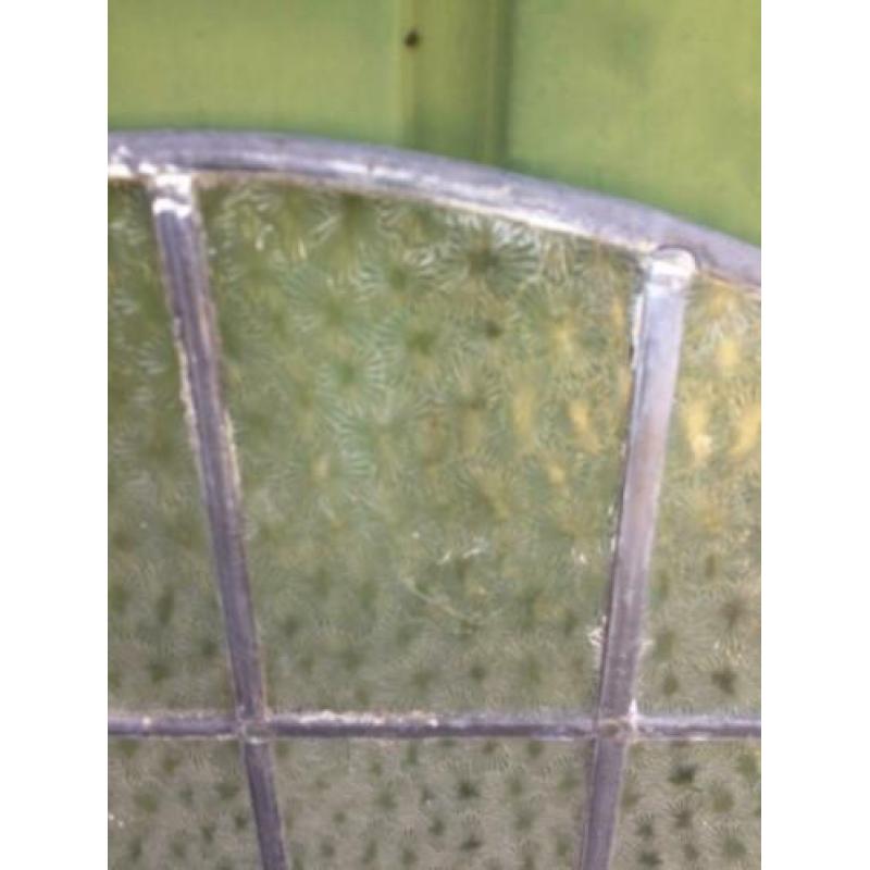 Brocant Glas in lood raam met bubbeltjesglas met bloemetjes