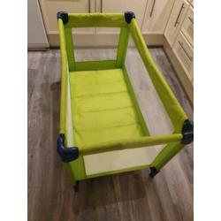 Camping bed met matras