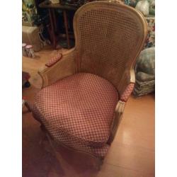 Leuke brocante stoel, Frankrijk. Hout met stoffen kussen.